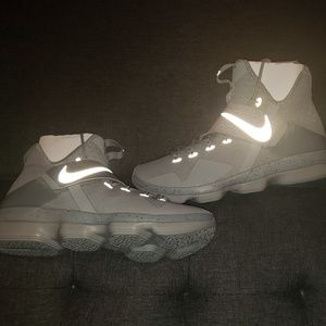 Men's basketball shoes
